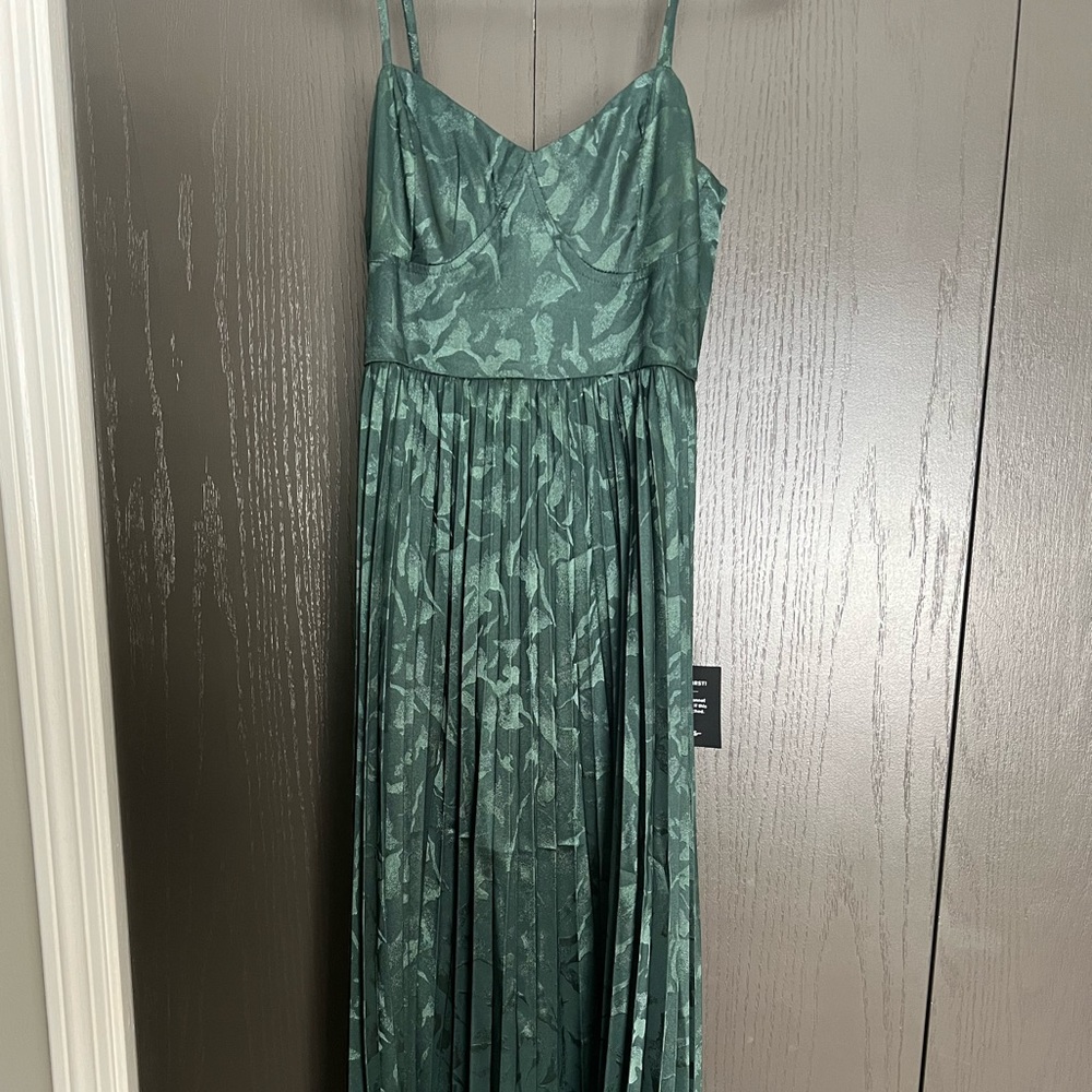 NWT Lulu’s Green Midi Dress Small